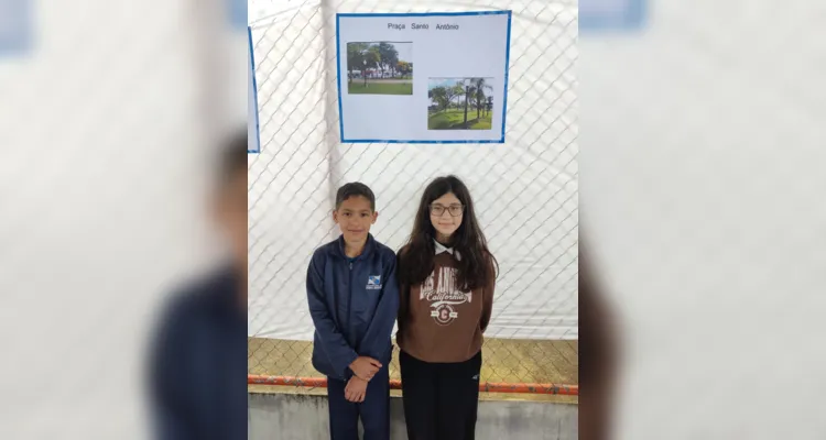 Cada grupo de alunos ficou responsável pela pesquisa e apresentação da história de uma praça da cidade