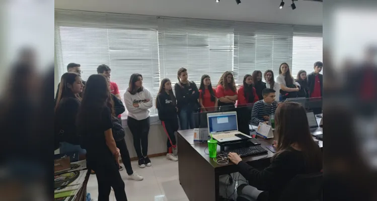 A visita possibilitou que os alunos conhecessem todos os espaços do Grupo aRede