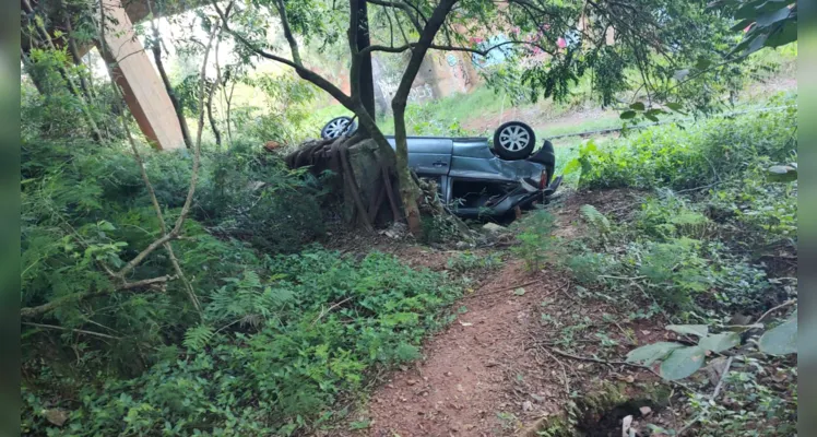 Acidente ocorreu por volta das 6 horas da manhã deste domingo