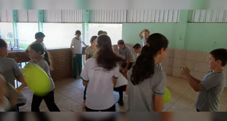 As crianças também realizaram dinâmicas para melhorar a convivência entre as turmas