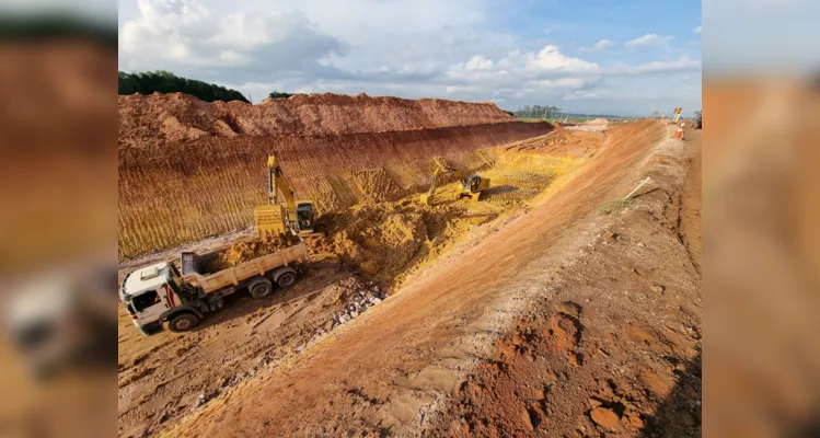 Obras já atingiram cerca de 60%. Nova estrada ligará as rodovias PR-151 e PR-090