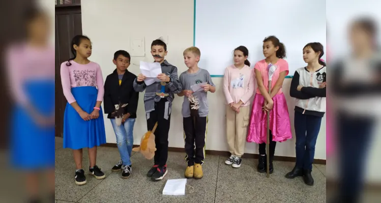 Os alunos realizaram apresentações da peça para toda a escola
