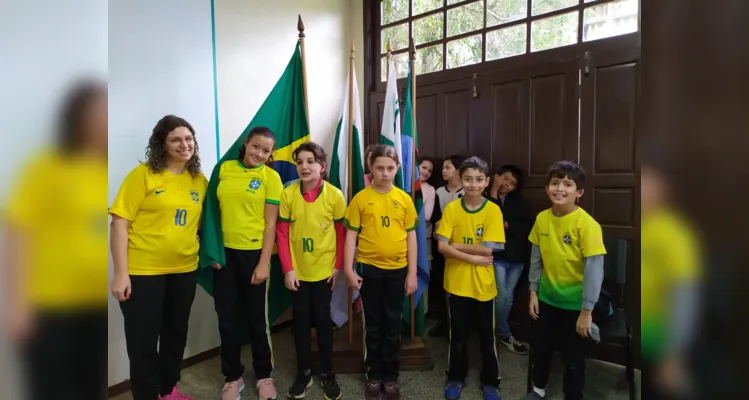 Os alunos realizaram apresentações da peça para toda a escola