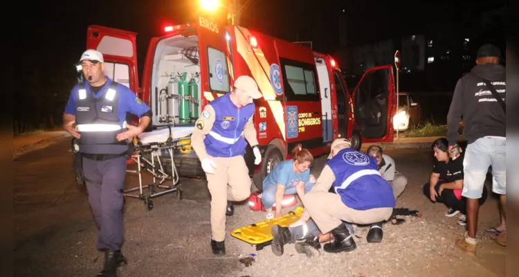 Condutor da moto sofreu contusões e escoriações nas duas pernas e nas mãos. Ele foi socorrido pelo Corpo de Bombeiros (Siate)