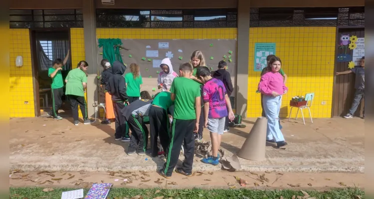 Painel acerca da chegada da estação foi confeccionado pelos estudantes