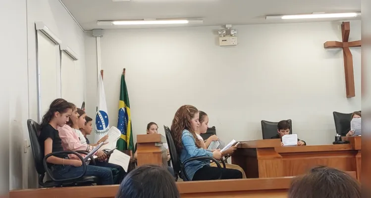 Trabalhos práticos e teóricos ocorreram na escola e no Fórum