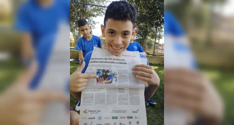 Com o periódico em mãos, os educandos conseguiram compreender a estrutura de um jornal e se reconhecer nas matérias do Vamos Ler - Geração Digital