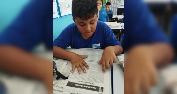 Com o periódico em mãos, os educandos conseguiram compreender a estrutura de um jornal e se reconhecer nas matérias do Vamos Ler - Geração Digital