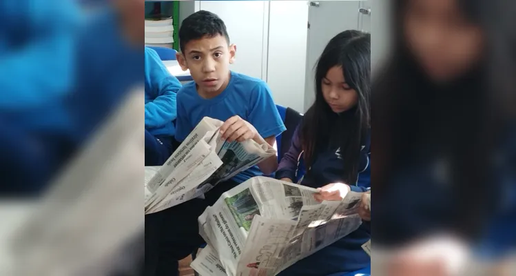 Com o periódico em mãos, os educandos conseguiram compreender a estrutura de um jornal e se reconhecer nas matérias do Vamos Ler - Geração Digital