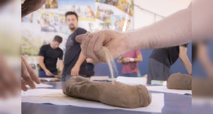 A programação do MCN começou na terça (19), alinhada à Mostra de Laboratório de Ensino em Ciências e Biologia, e seguiu com oficinas para públicos diversos, cada uma voltada para uma faixa etária ou grupo de interesse