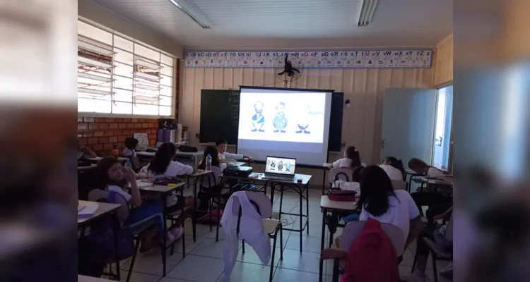 Aula do projeto ampliou conhecimentos e levou reflexão à turma reservense 