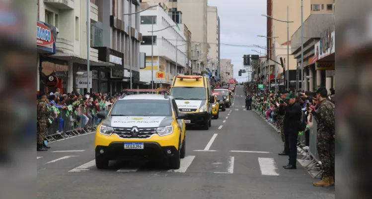 Desfile da Independência atrai multidão em Ponta Grossa