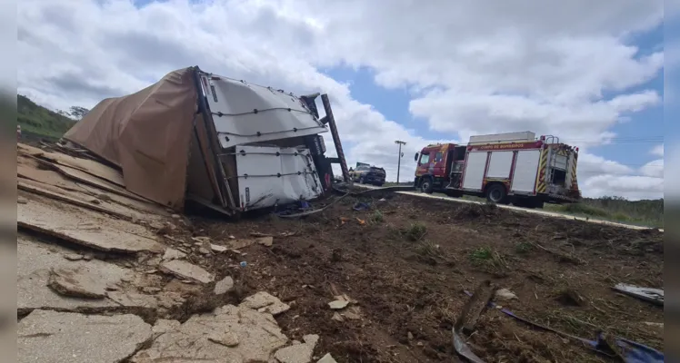 Motorista é encaminhado pelo Siate após acidente na BR-376