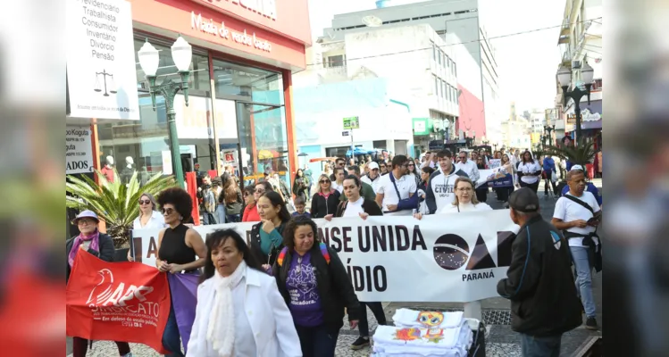 A prefeita Elizabeth Schmidt participou da caminhada e ressaltou a importância da mobilização