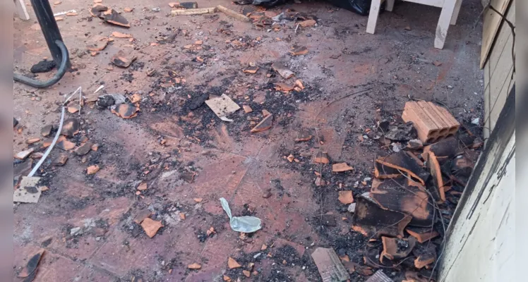 Incêndio aconteceu na madrugada de quarta-feira (19)