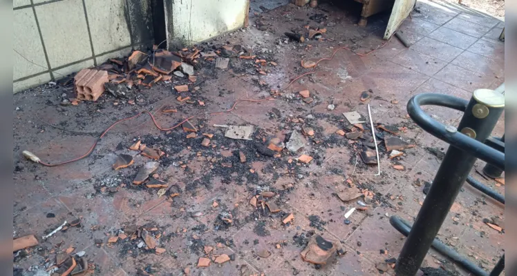 Incêndio aconteceu na madrugada de quarta-feira (19)
