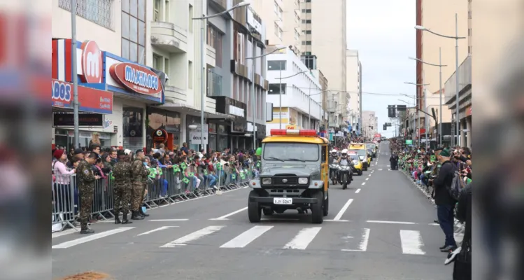 Desfile da Independência atrai multidão em Ponta Grossa