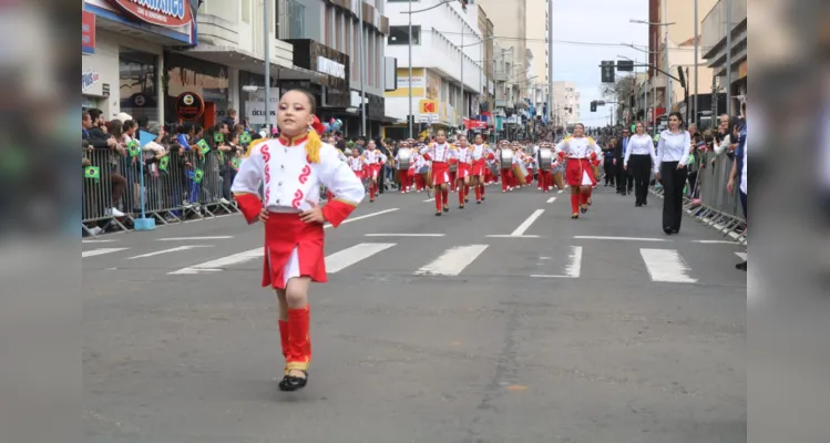 Desfile da Independência atrai multidão em Ponta Grossa