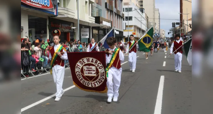 O tradicional Desfile da Independência em Ponta Grossa começou por volta das 10 horas, desta quinta-feira (07