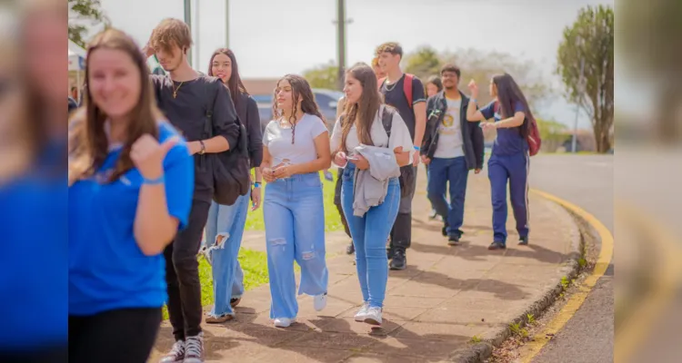 Voltado a alunos do Ensino Fundamental e Médio, o evento proporcionou a oportunidade de conhecer a Universidade e seus cursos