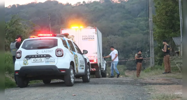 Incêndio aconteceu por volta das 04h30 desta terça-feira (19), no bairro de Uvaranas, em Ponta Grossa 