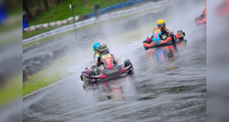 Bernardo Kluppel Gubert. tem sete anos e já faz história no kart