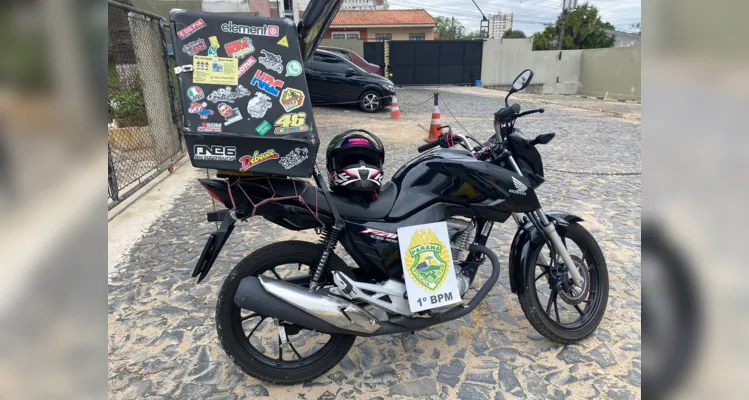 Motocicleta foi apreendida na casa onde estava a plantação de maconha 