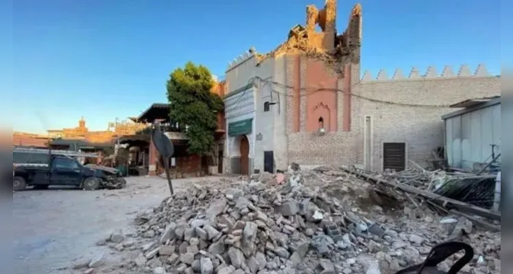 Antiga mesquita na histórica cidade de Marrakech foi bastante danificada por terremoto