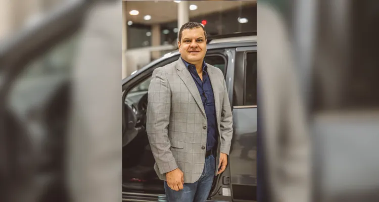 Formado em administração de empresas pela FEI/SP e MBA em Empreendedorismo pela FGV/SP