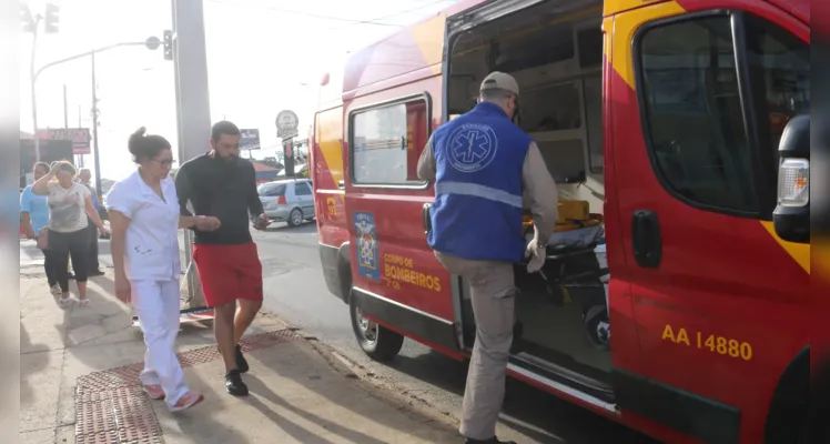 Quatro pessoas ficam feridas em acidente com ônibus na 'Cavalcanti'