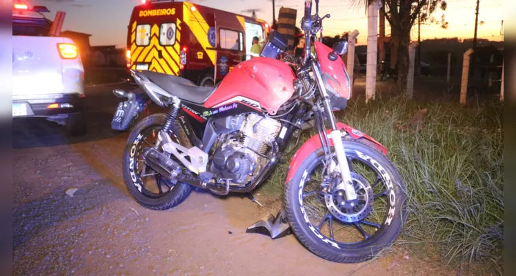 Motociclista fica ferida em colisão na Souza Naves