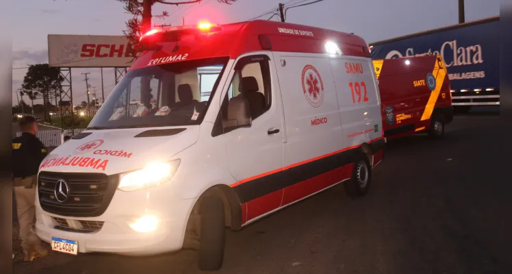 Motociclista fica ferida em colisão na Souza Naves