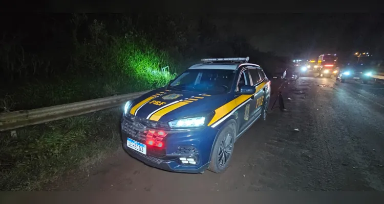 Agentes da Polícia Rodoviária Federal estiveram no local do acidente.