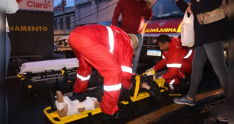 Jovem foi encaminhada pelos socorristas ao Hospital Regional.