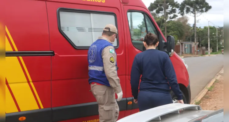 Um acidente na manhã deste sábado (09) entre as ruas Carlos de Carvalho e Vieira Fazenda, na Vila São Francisco, em Uvaranas, mobilizou equipes da PM e do Siate