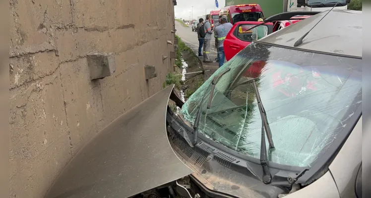 Motorista tem ferimentos graves após acidente na BR-376