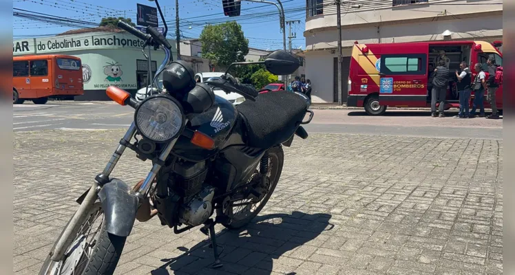 Moto envolvida no acidente de trânsito.