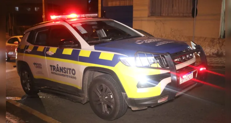 Equipe do Departamento de Trânsito foi acionada para a ocorrência.