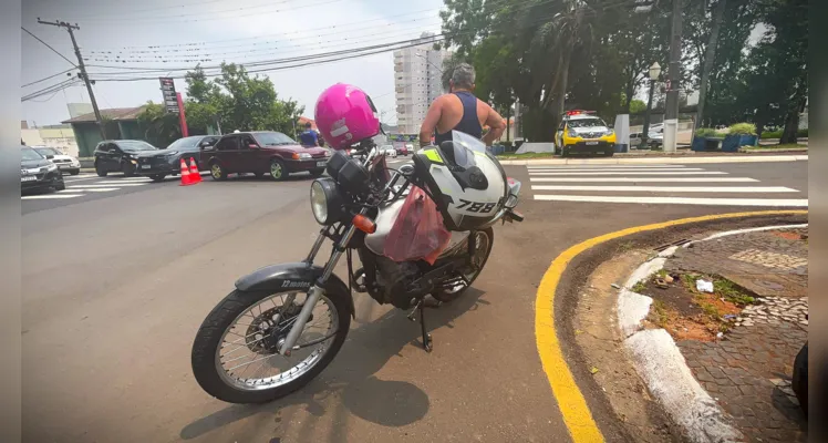 Vítima estava na motocicleta e percorria a rua Silva Jardim.