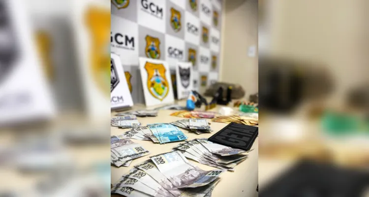 Mais de R$ 9,5 mil foram apreendidos pela Guarda Civil Municipal.