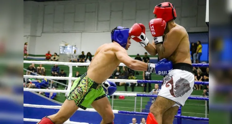 Atleta de PG é campeão de kickboxing no Paraná Combate