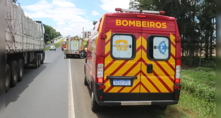 Agentes do Corpo de Bombeiros estiveram no local da ocorrência.