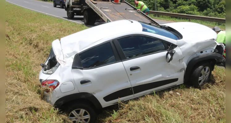 Mulher estava dirigindo o carro, na hora do acidente de trânsito.