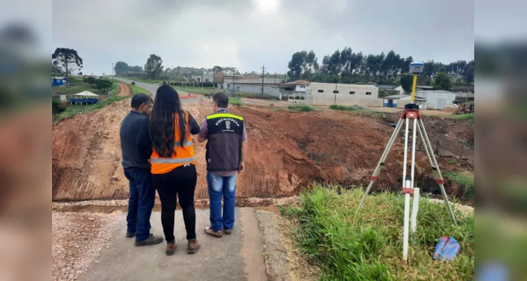 Equipes do DER estão trabalhando nas obras de emergência.