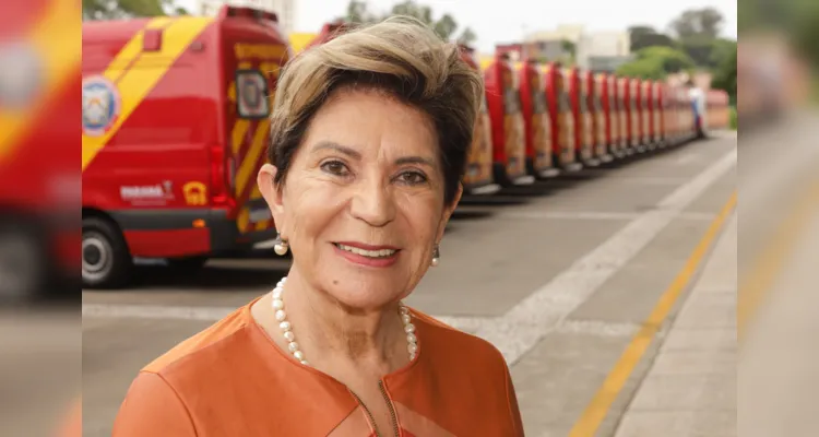 Prefeita de Ponta Grossa, Elizabeth Schmidt participa de entrega de ambulâncias pelo Governo do Paraná