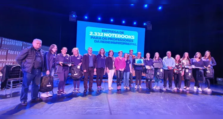 O evento também homenageou os profissionais, em alusão ao Dia do Professor, comemorado em 15 de outubro