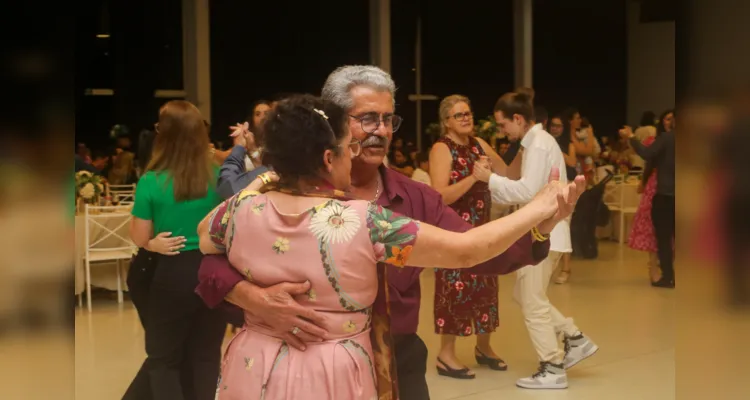 Sagrada Família realiza jantar festivo dos 90 anos em PG