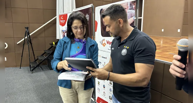 A secretária Claudia Portela também foi homenageada pelo trabalho a frente do município