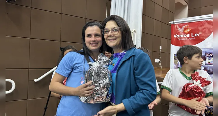 A professora Debora Monalisa Neves também foi premiada pelo trabalho realizado com os estudantes