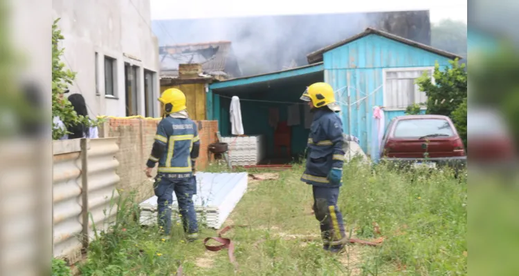 Bombeiros se mobilizaram para atender a ocorrência.